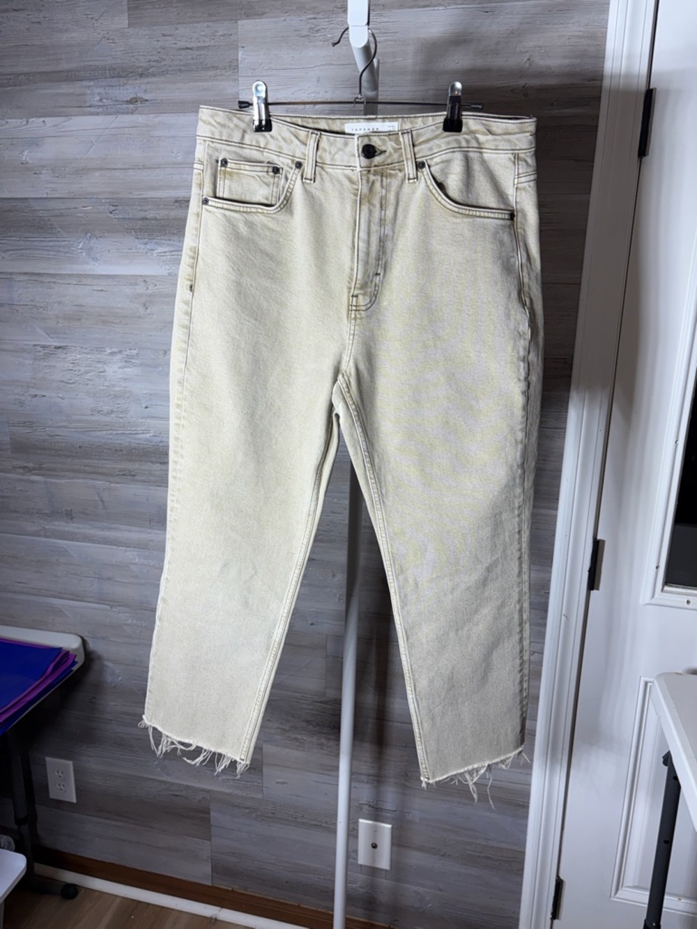 Topshop Light Cream Straight-Leg Jeans with Raw Hem 1387